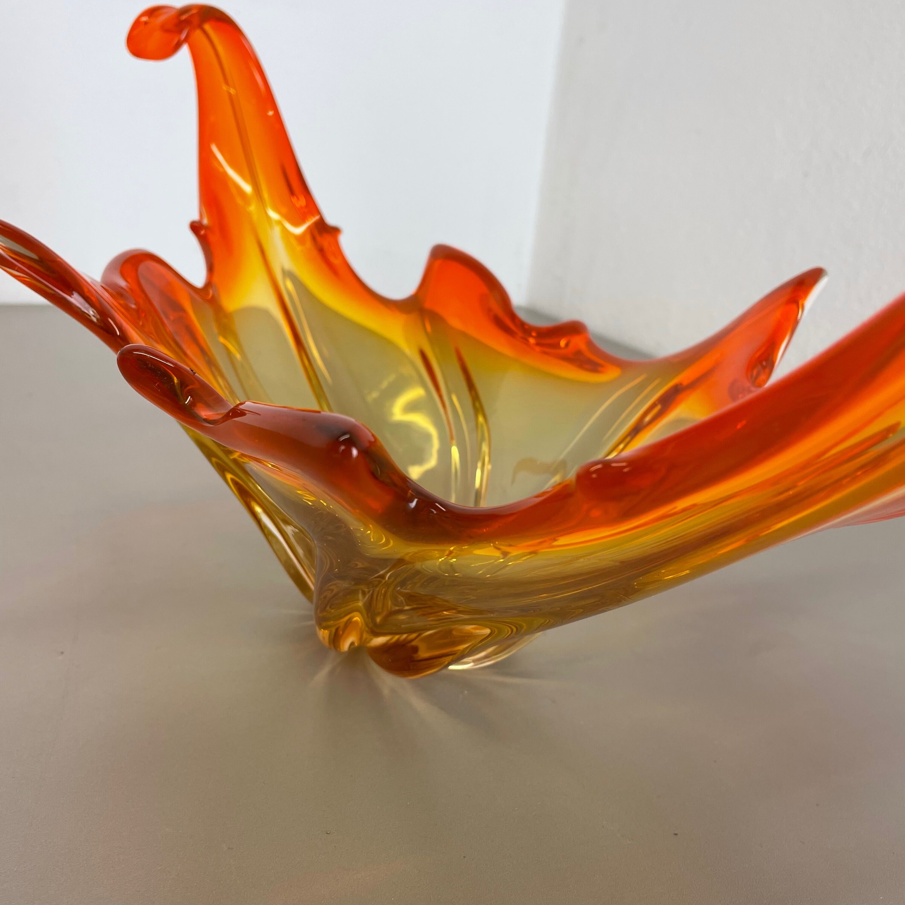 1,9kg Murano Glass "Centerpiece" 50cm Bowl Shell Element Murano, Italy, 1970