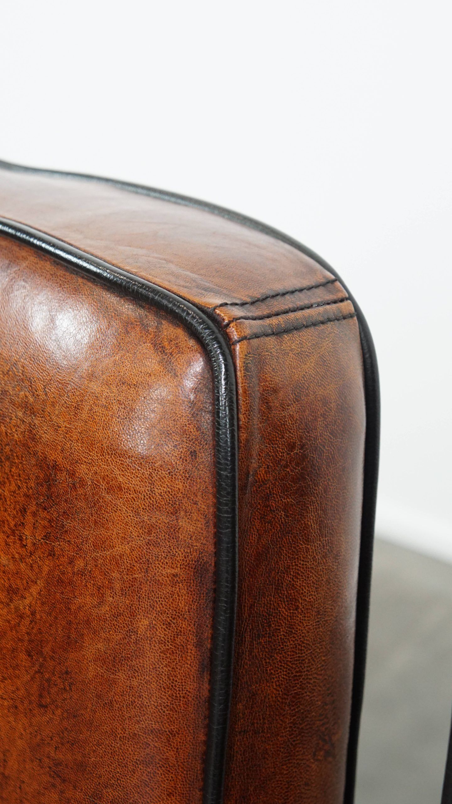 Luxury set of 4 comfortable dining chairs made of sheepskin leather