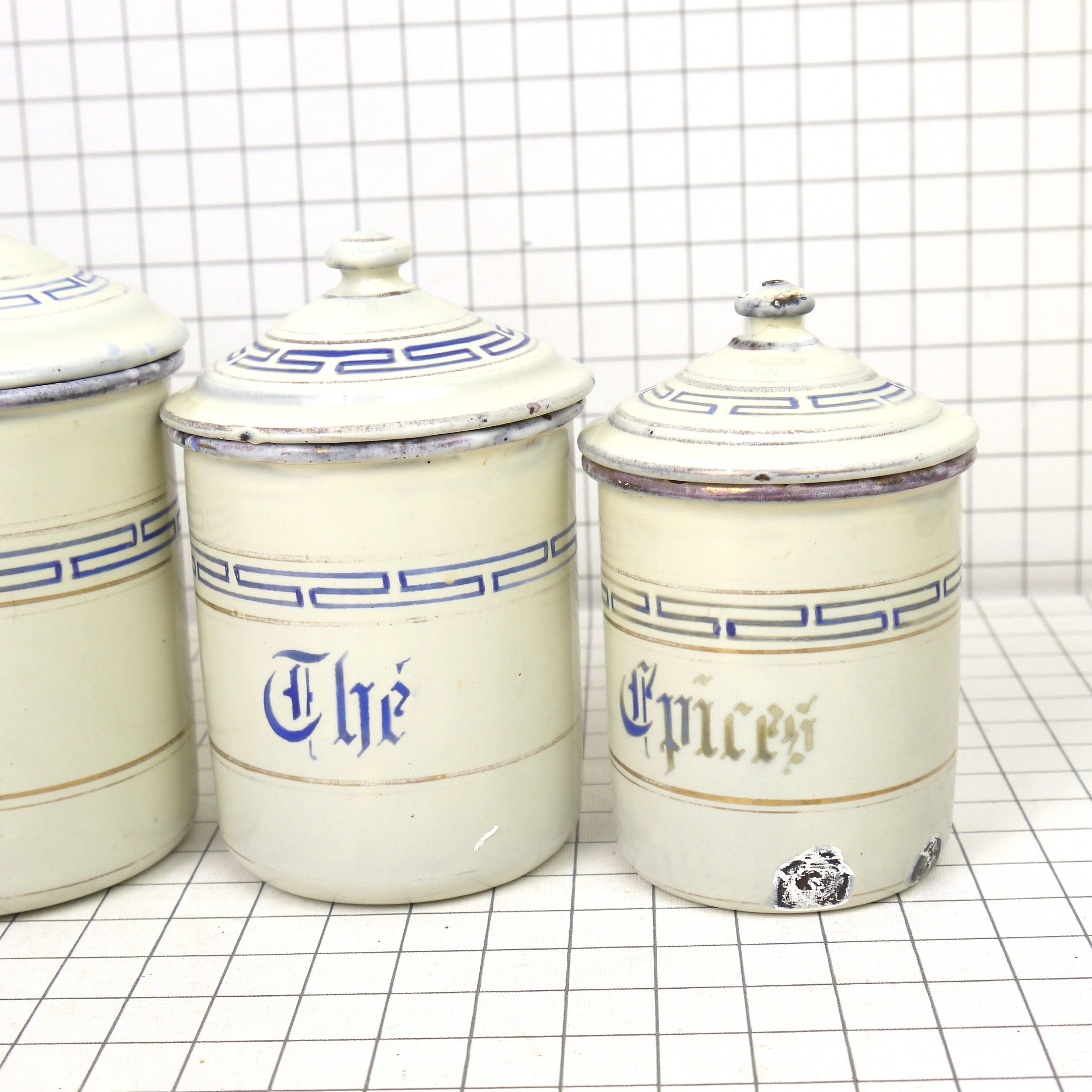 Five spice pots in enamel