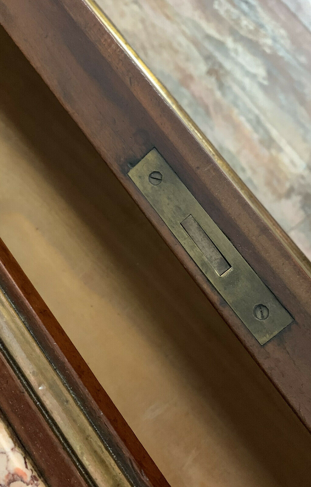 Louis XVI Parisian dresser in flamed mahogany