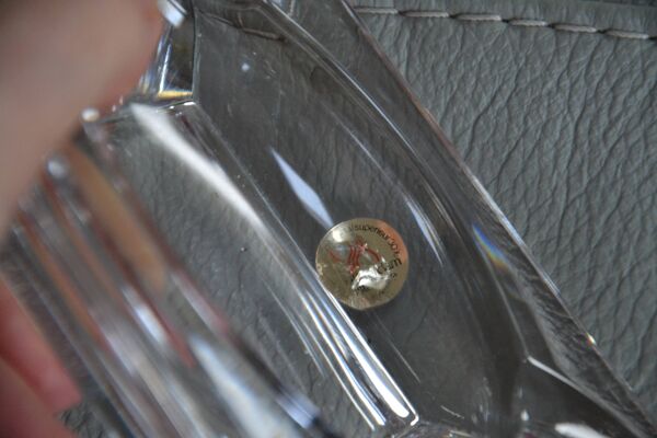 Ancien cendrier en cristal avec son support en cuir