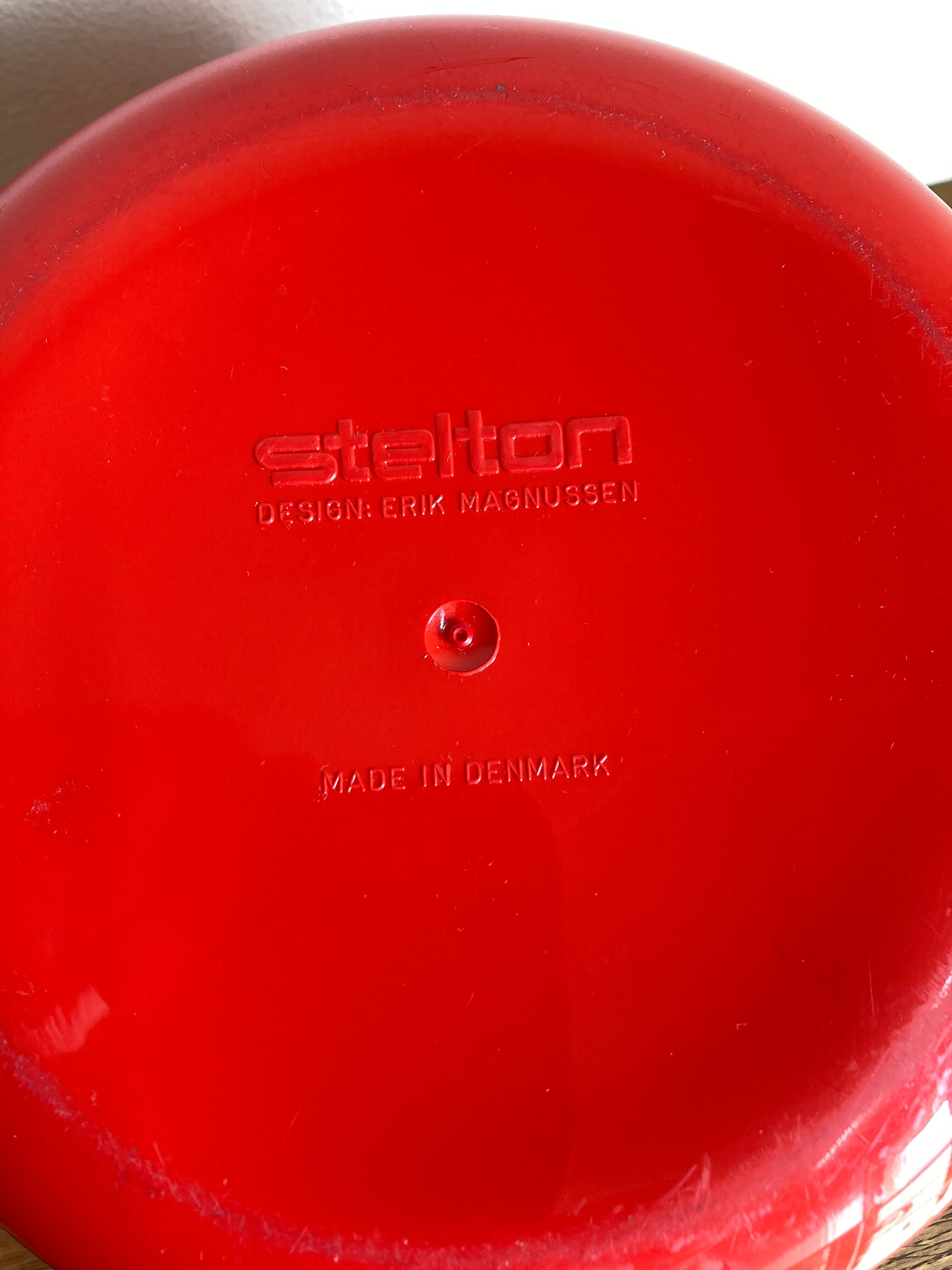 Stelton Denmark ice bucket in red ABS, Space Age pop 1960.