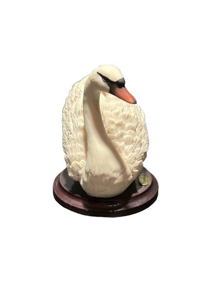 Set of two sculptures representing swans by Guiseppe Armani