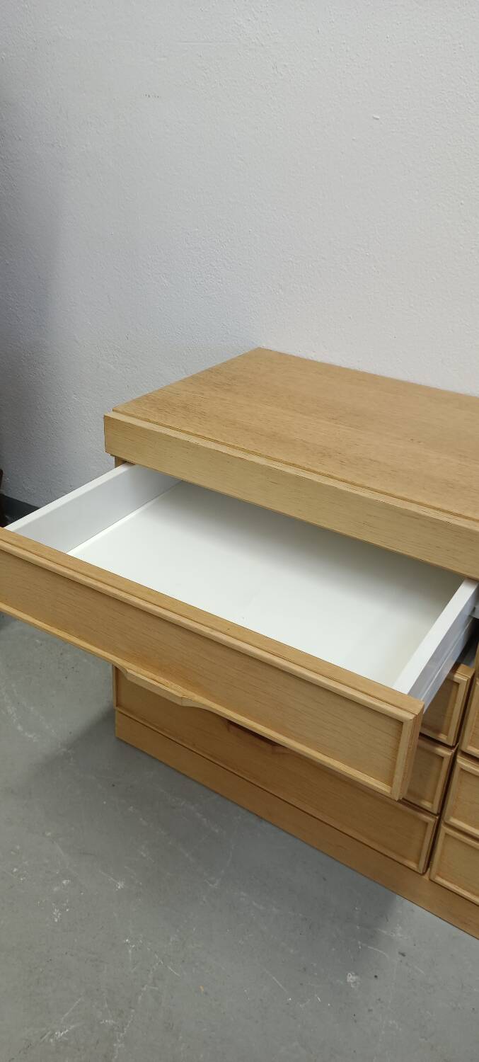 Chest of drawers with 8 drawers