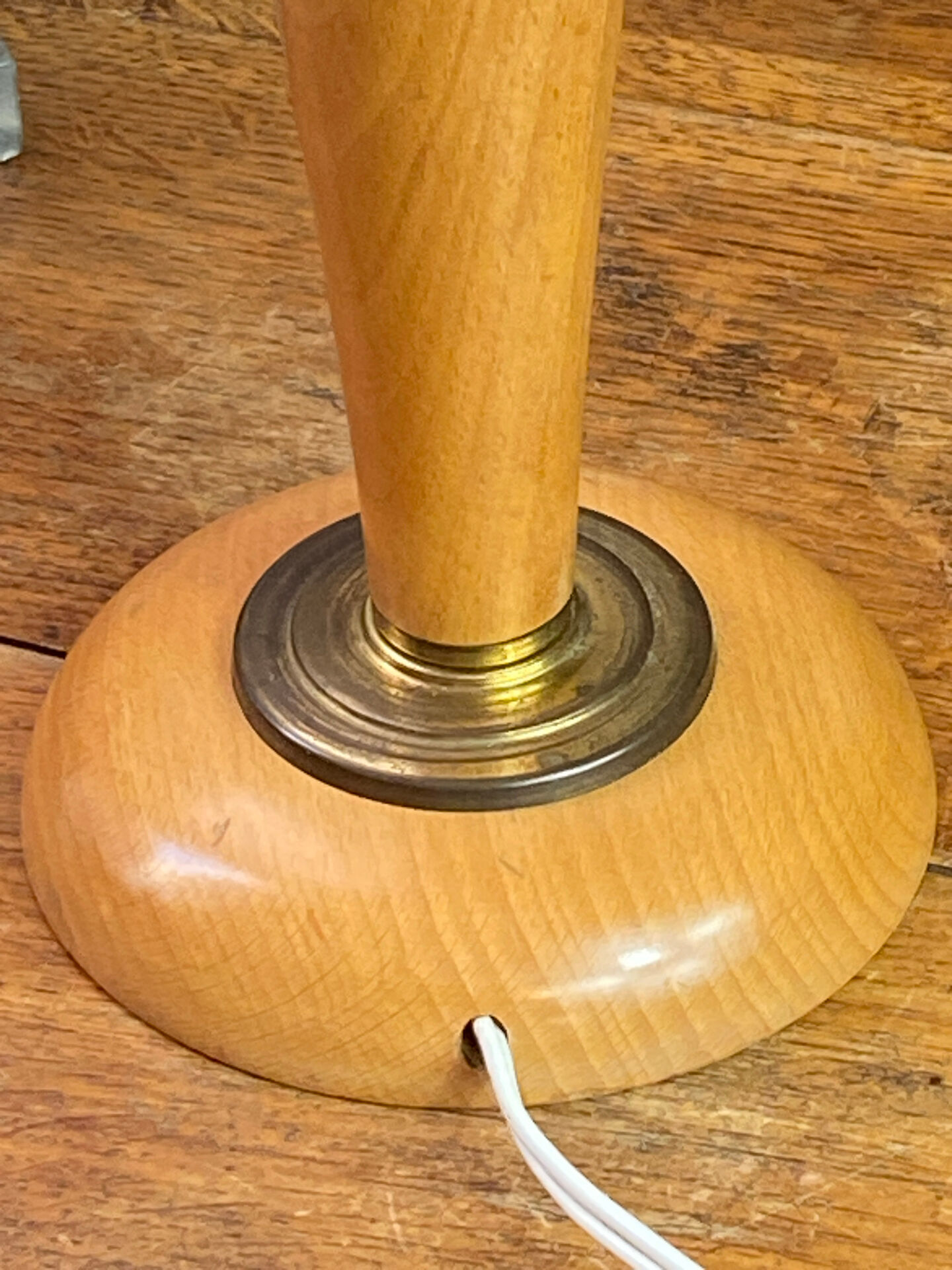Lampe en bois et laiton, dans le style  Mazda