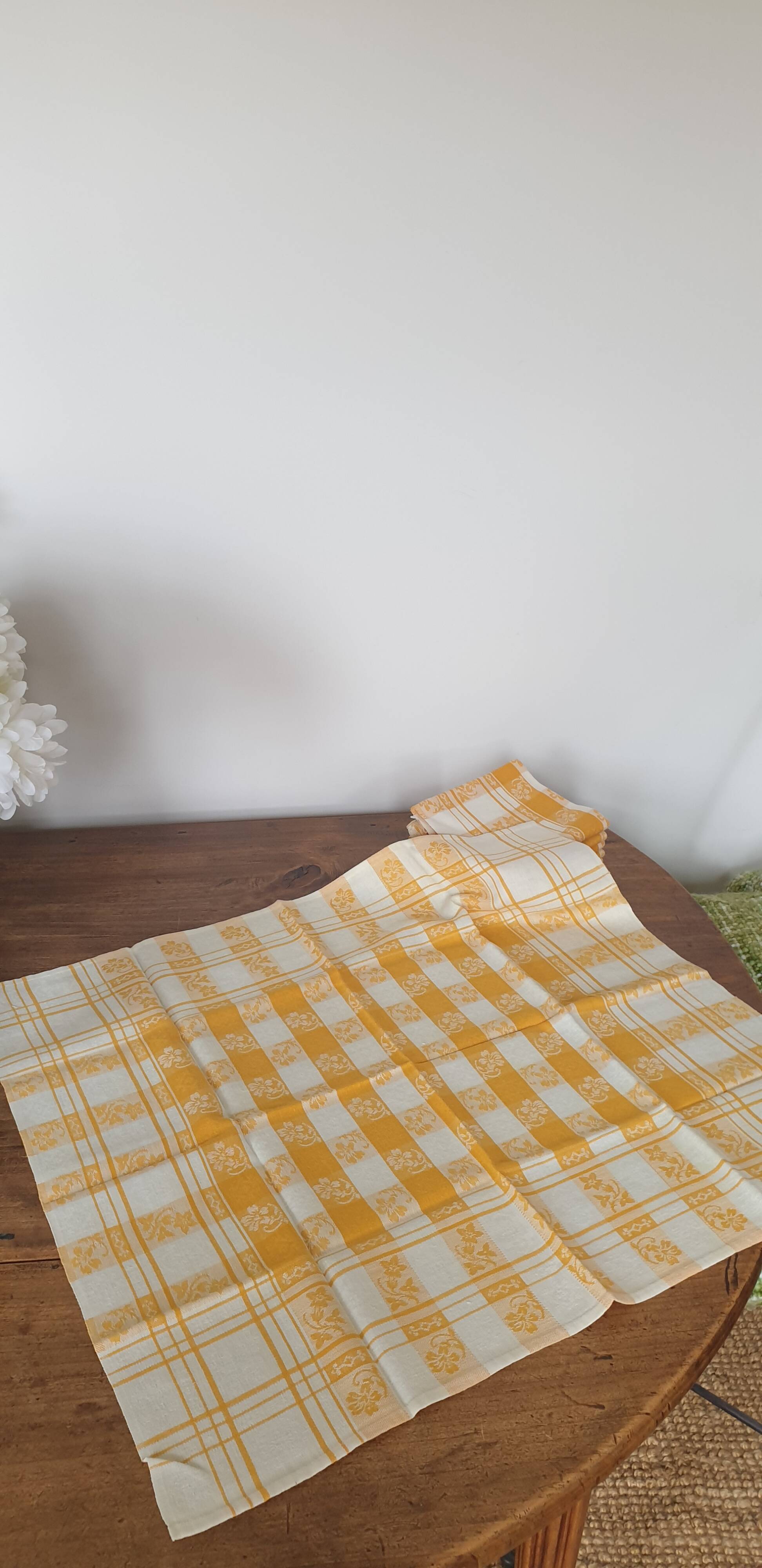6 serviettes de table anciennes en coton damasse