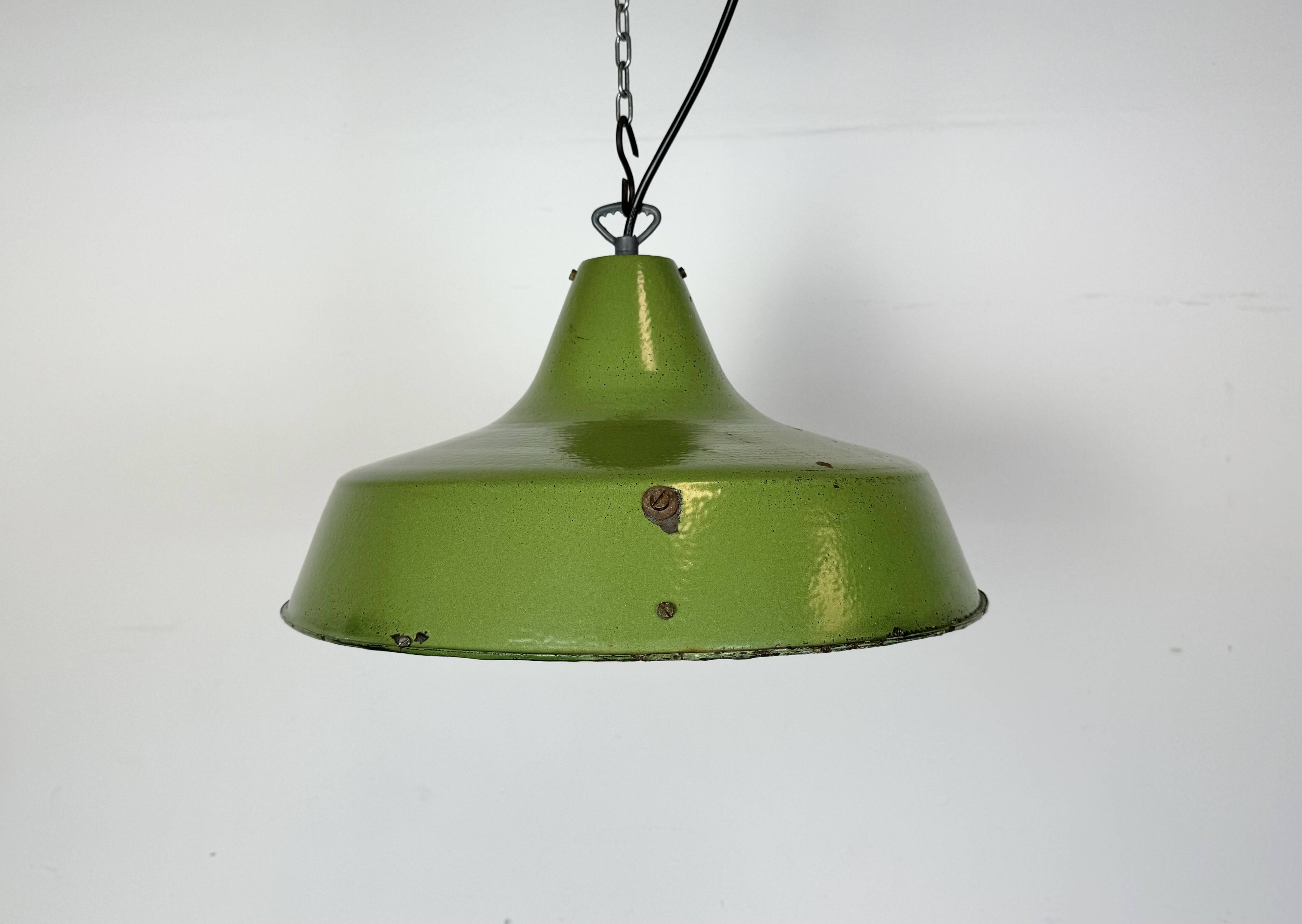 Industrial Italian Green Enamel Factory Pendant Lamp, 1960s