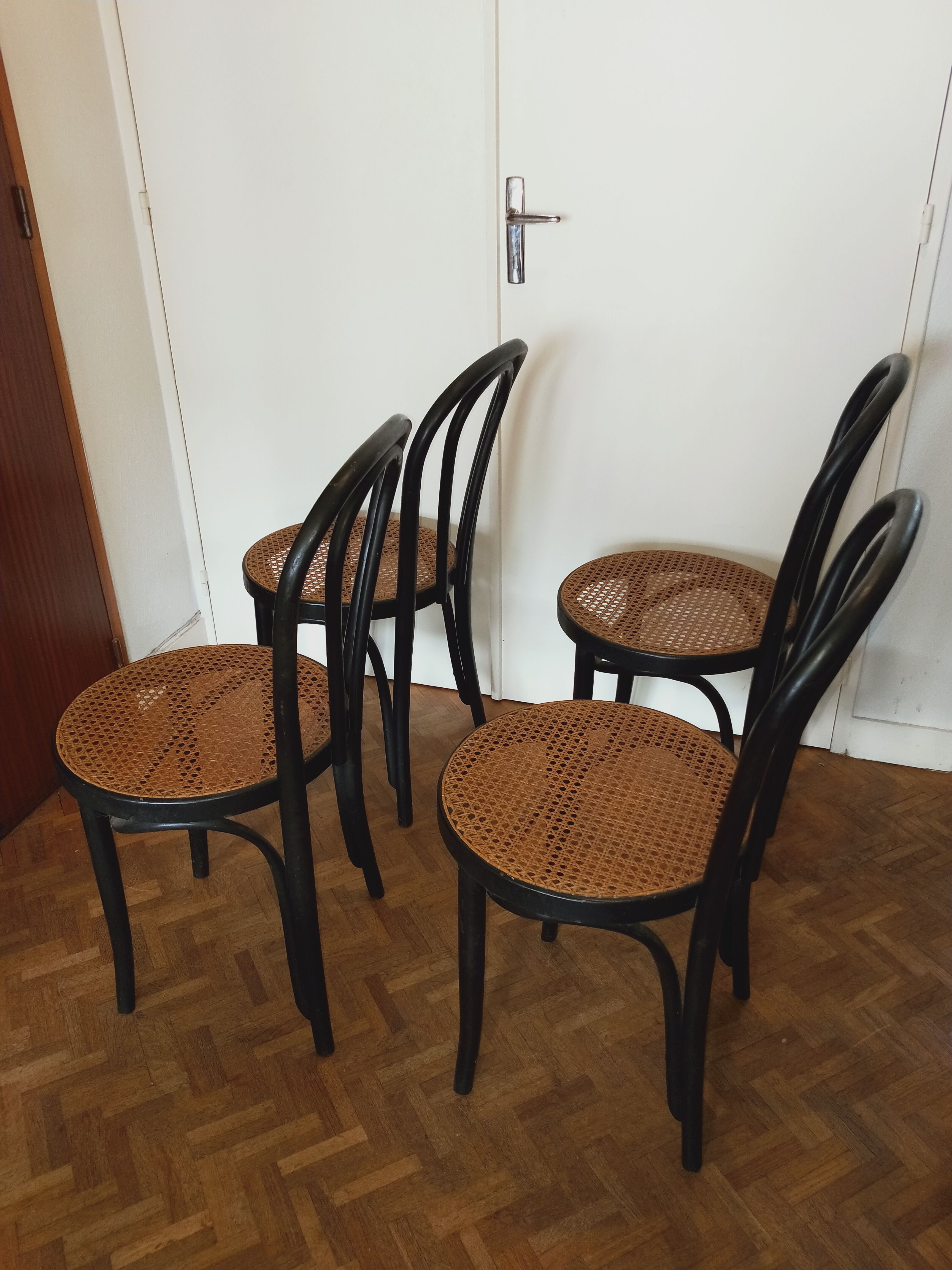Lot of Thonet FMG chairs No.18