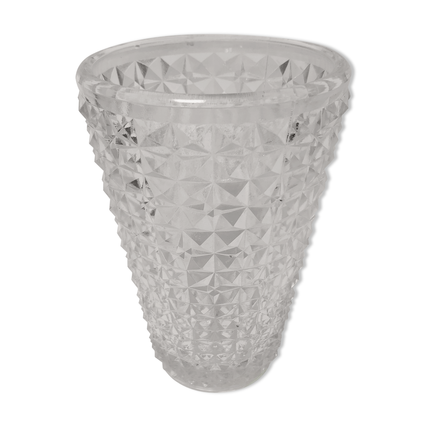 Diamond tip glass vase
