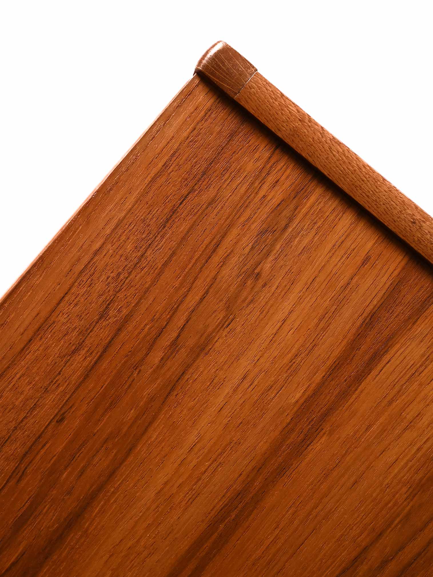 Table de chevet scandinave vintage en teck avec étagère