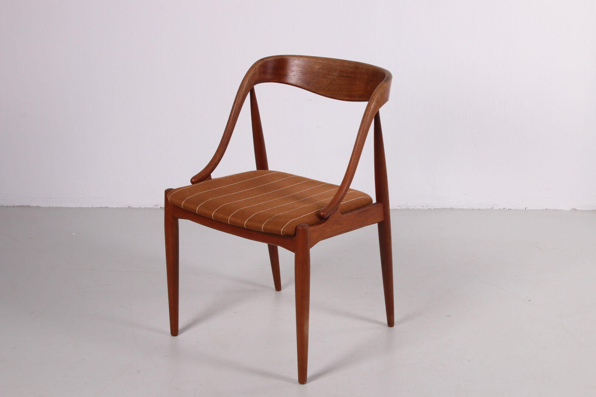 Set of 2 dining room chairs by Johannes Andersen for Uldum Mobelfabric, 1950s