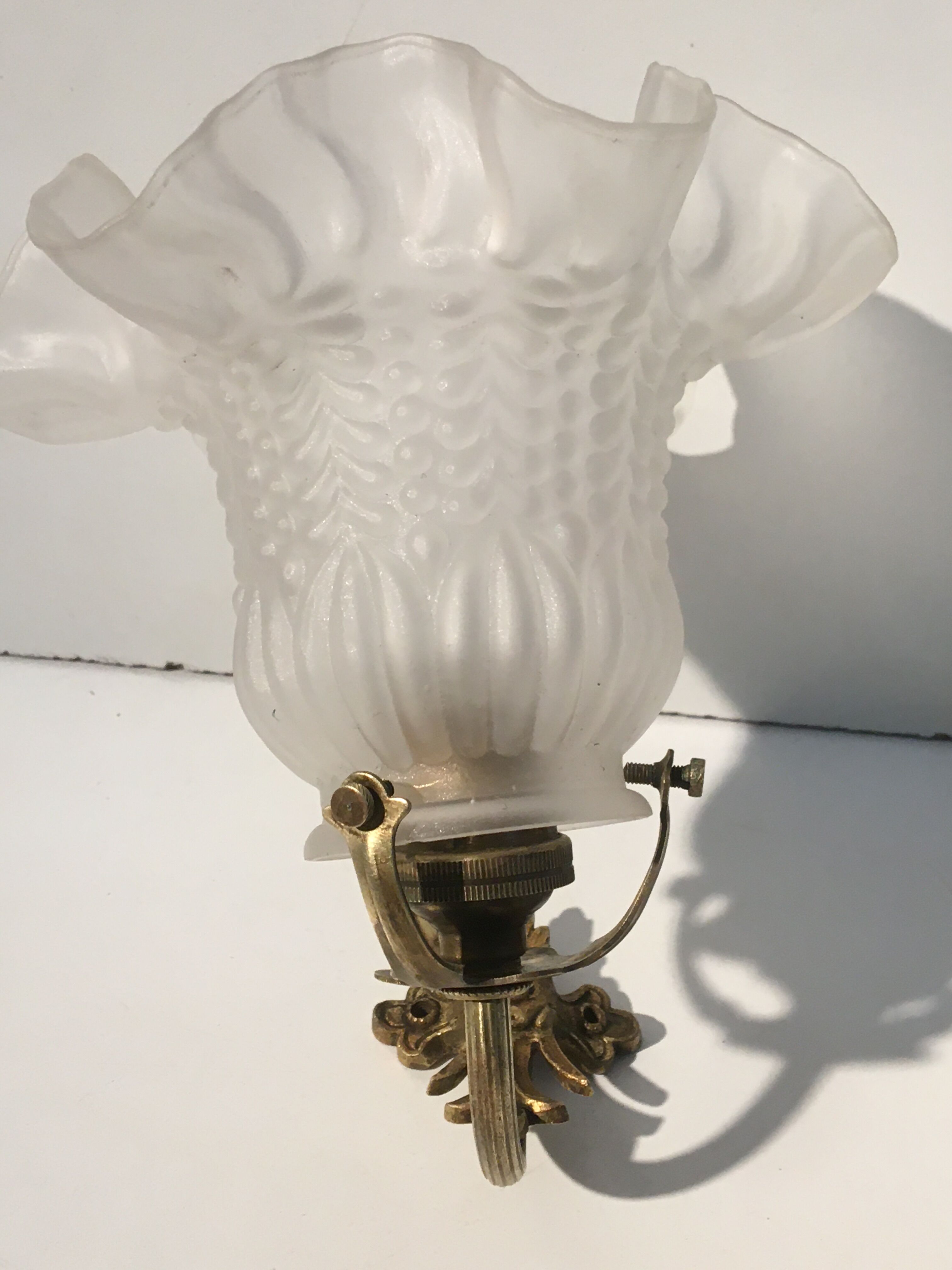 Brass Art Deco tulip sconce