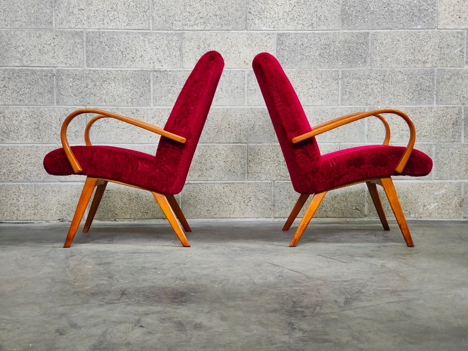Pair of 6951 red velvet armchairs by Jaroslav Smidek for Ton