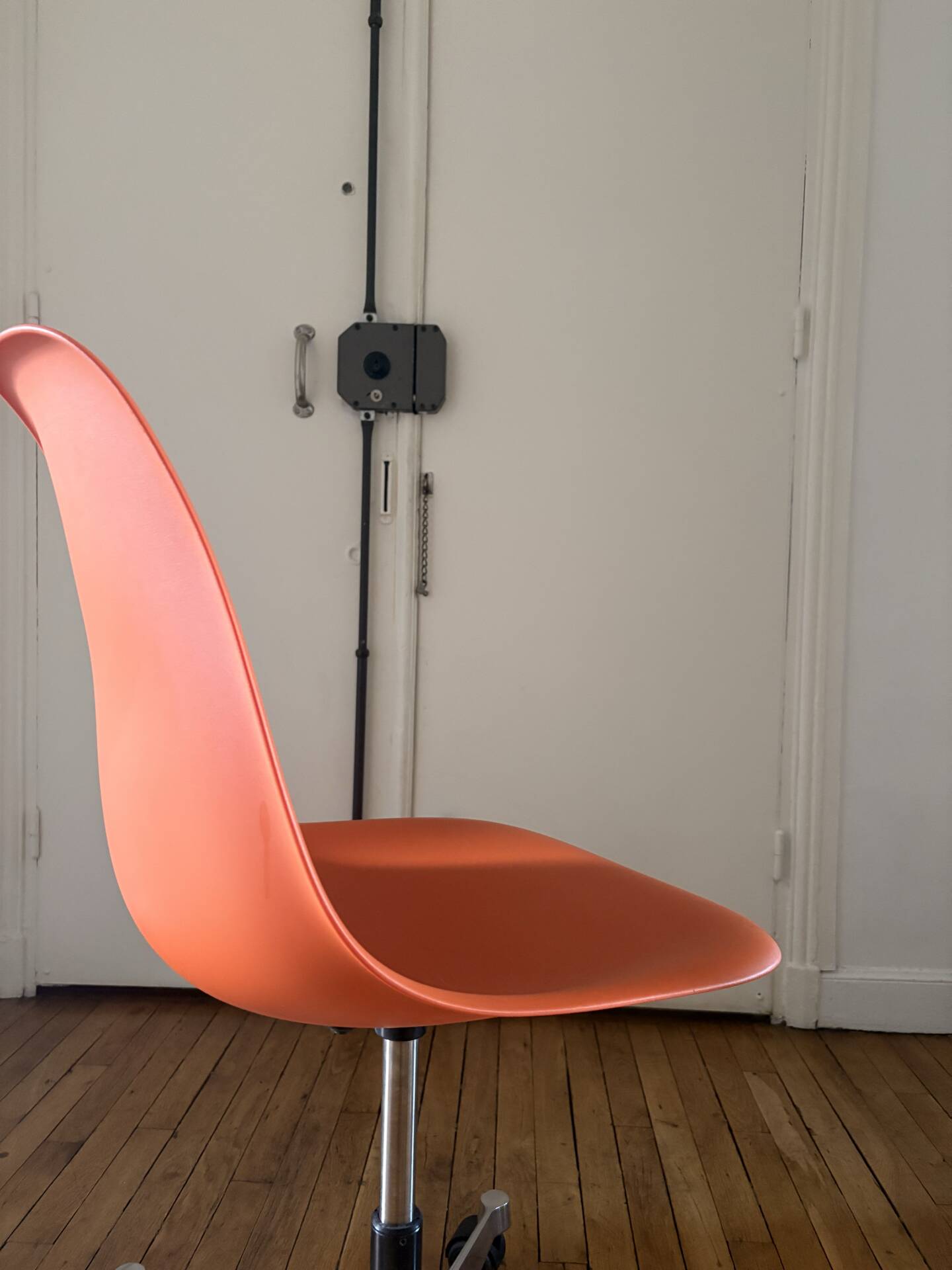 Vitra eames desk chair