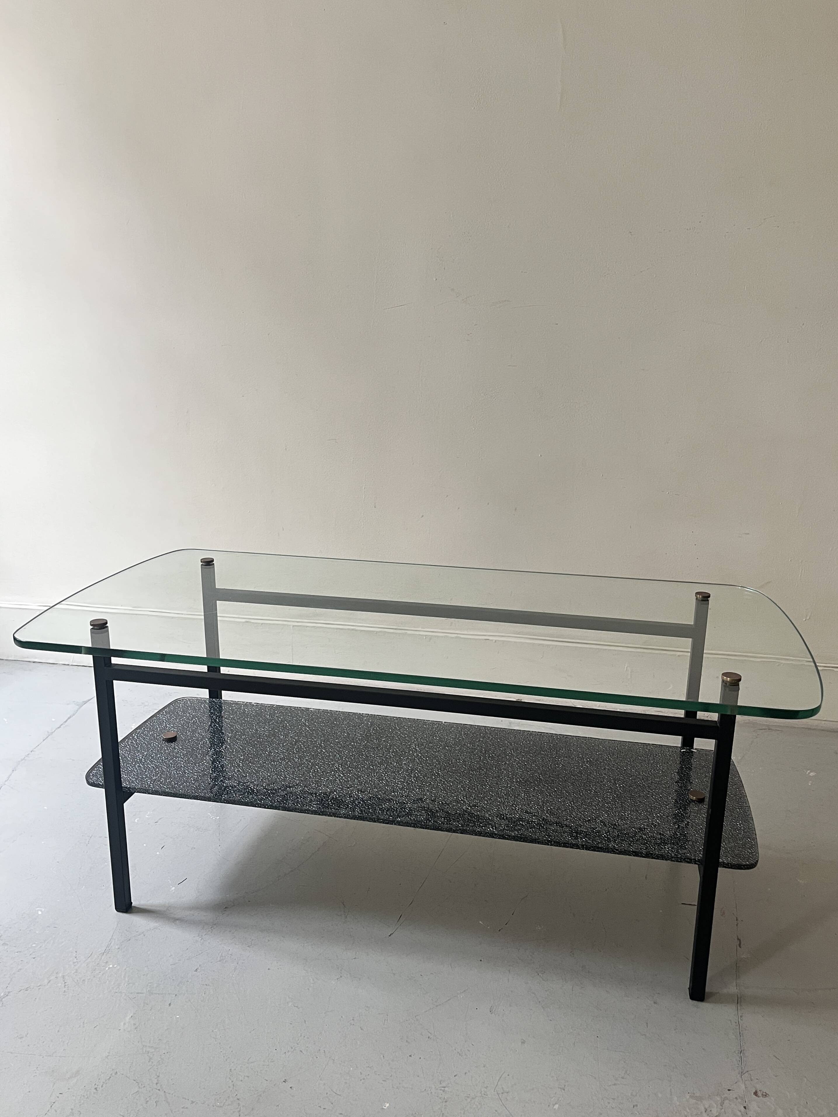 table basse en verre et métal noir, 1950