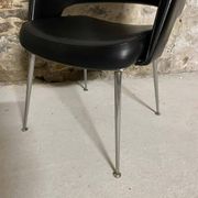 Conference chair in black design with metal legs – contemporary lines