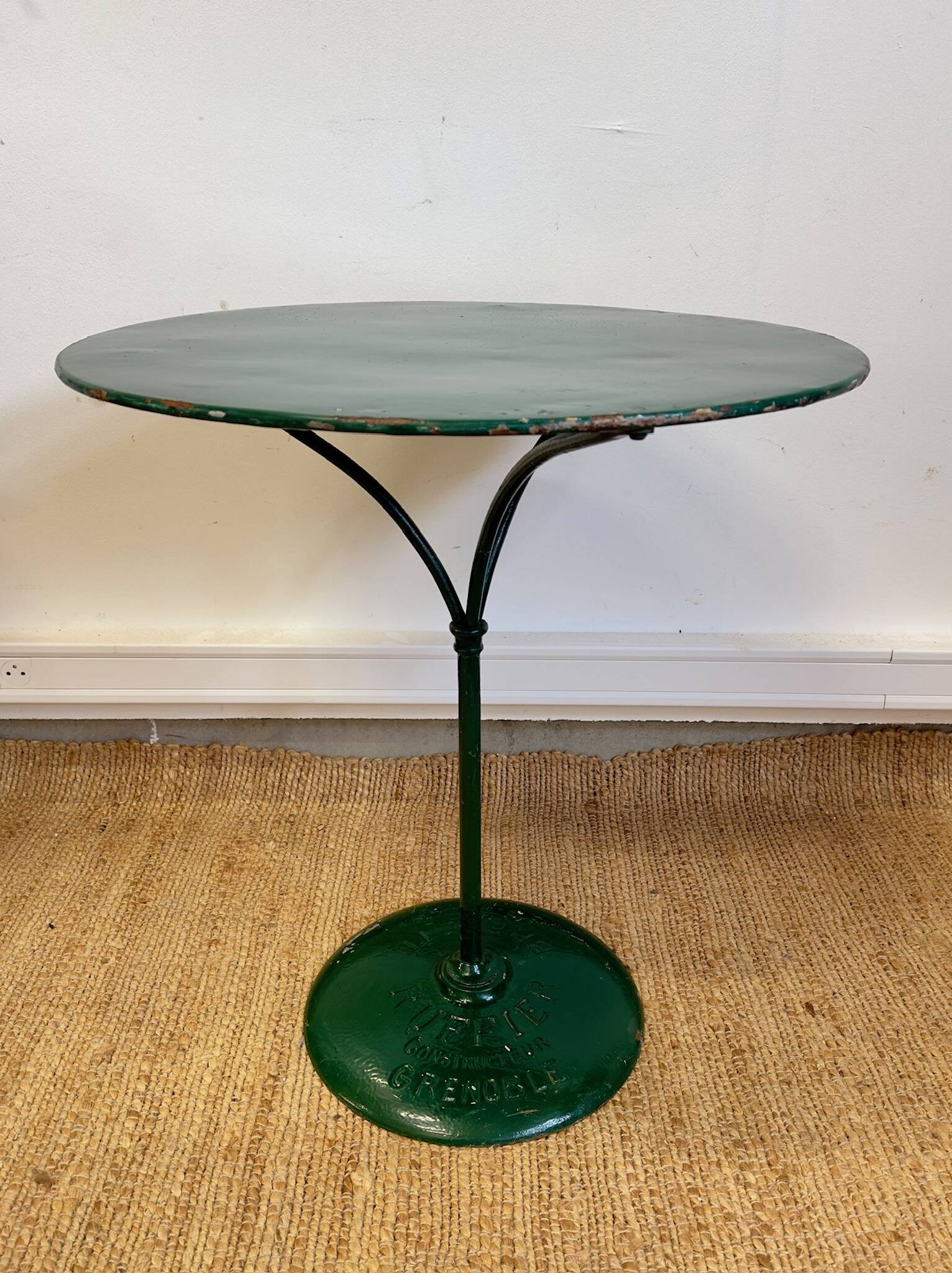 Old metal bistro table - Ruffier Grenoble – enamel paint