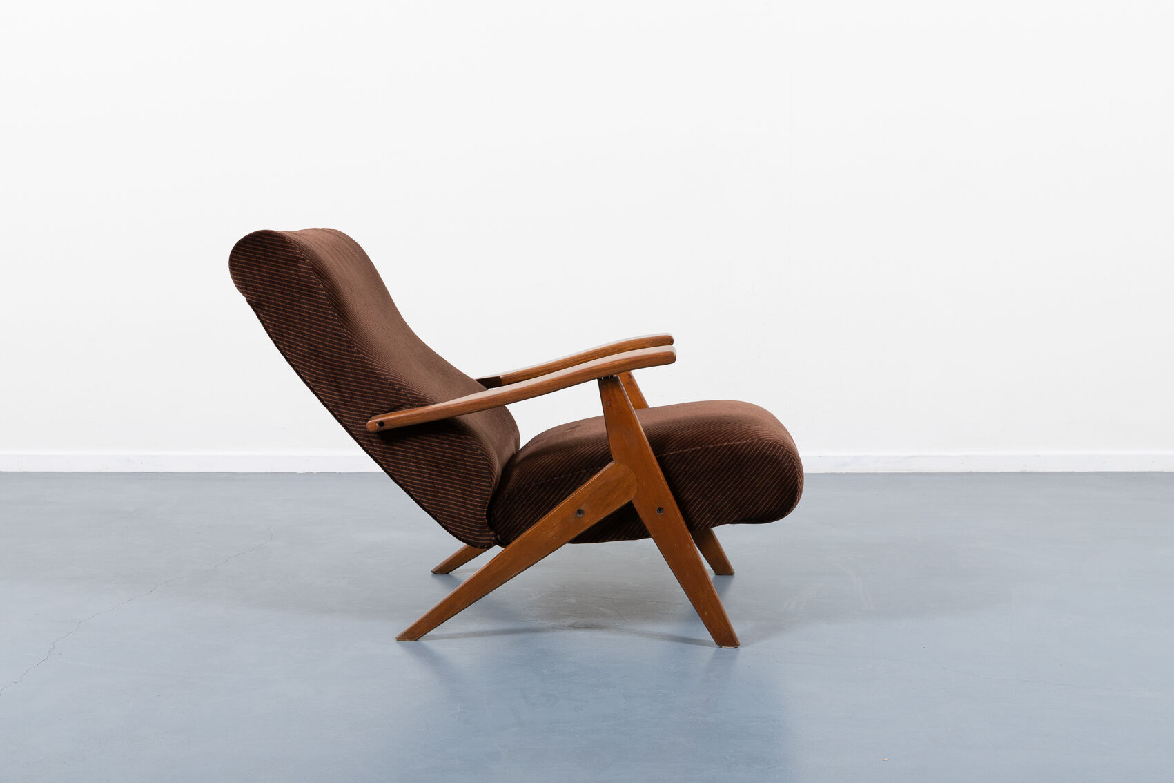 Italian reclining lounge chair by Antonio Gorgon