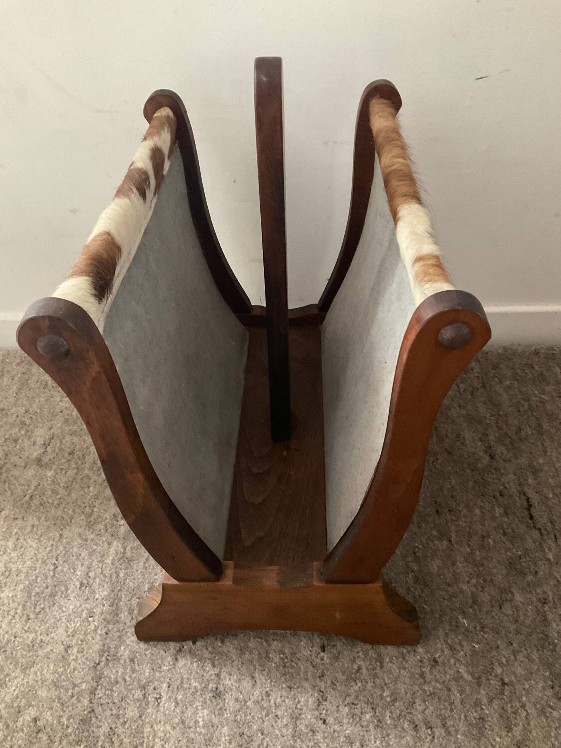 Porte revue vintage en peau et bois
