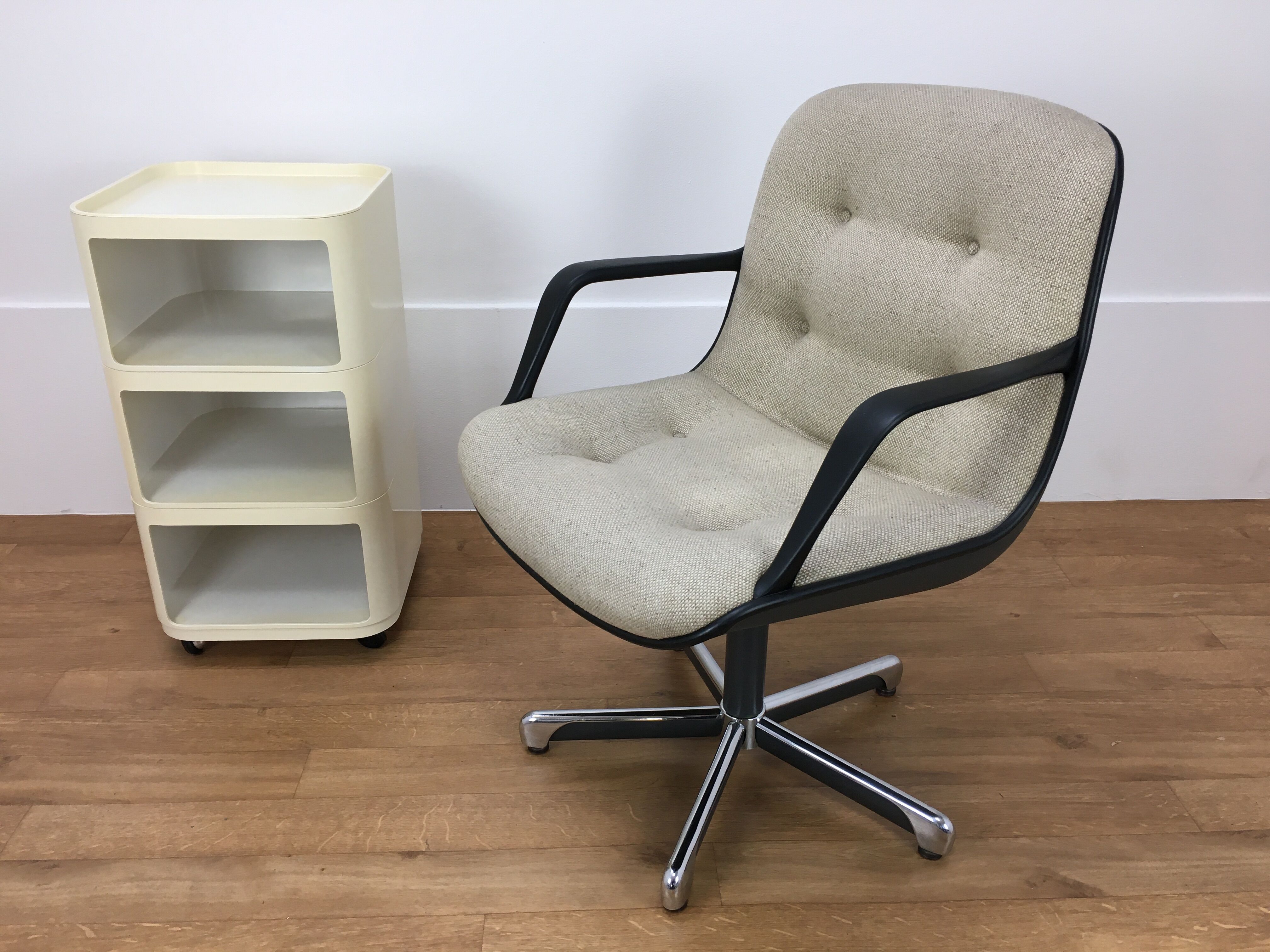 Fauteuil coque Strafor 451 par Randall Buck 1970 space age
