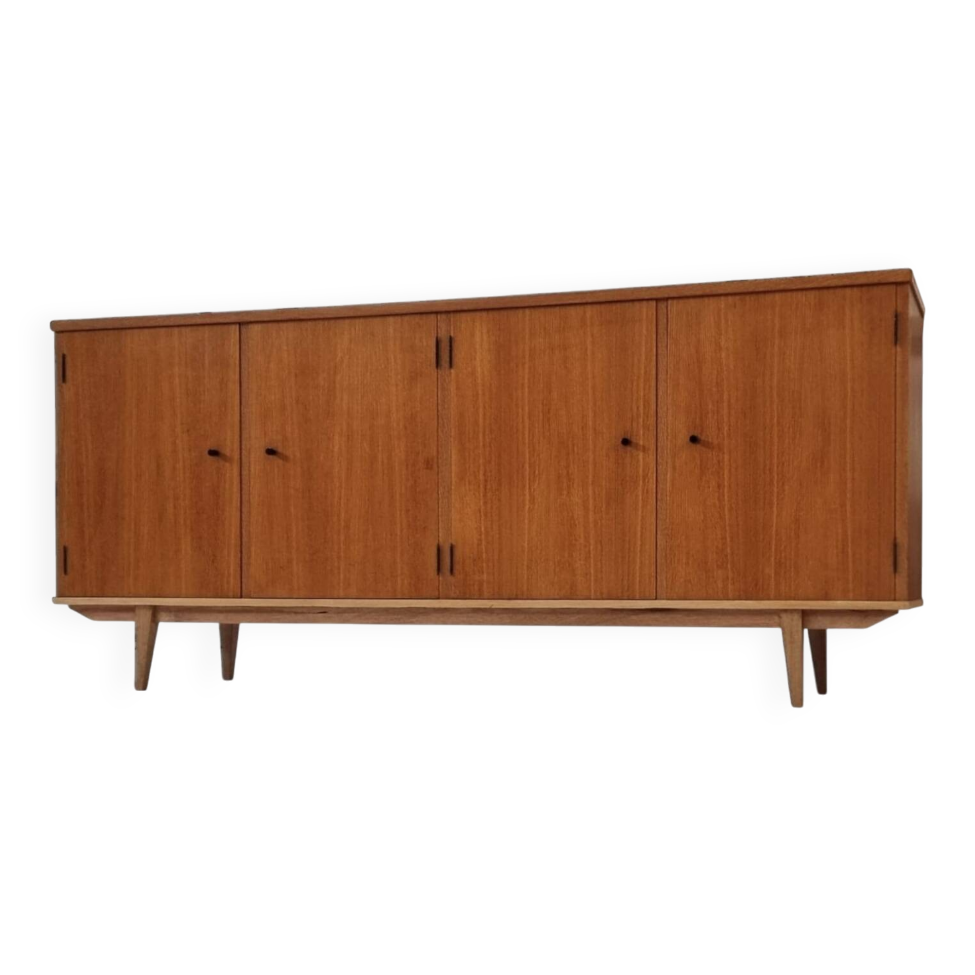 Buffet du milieu du siècle