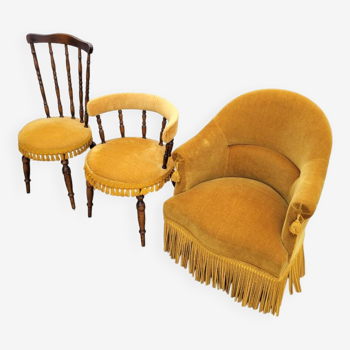Ensemble de trois chaises / fauteuils en velours moutarde