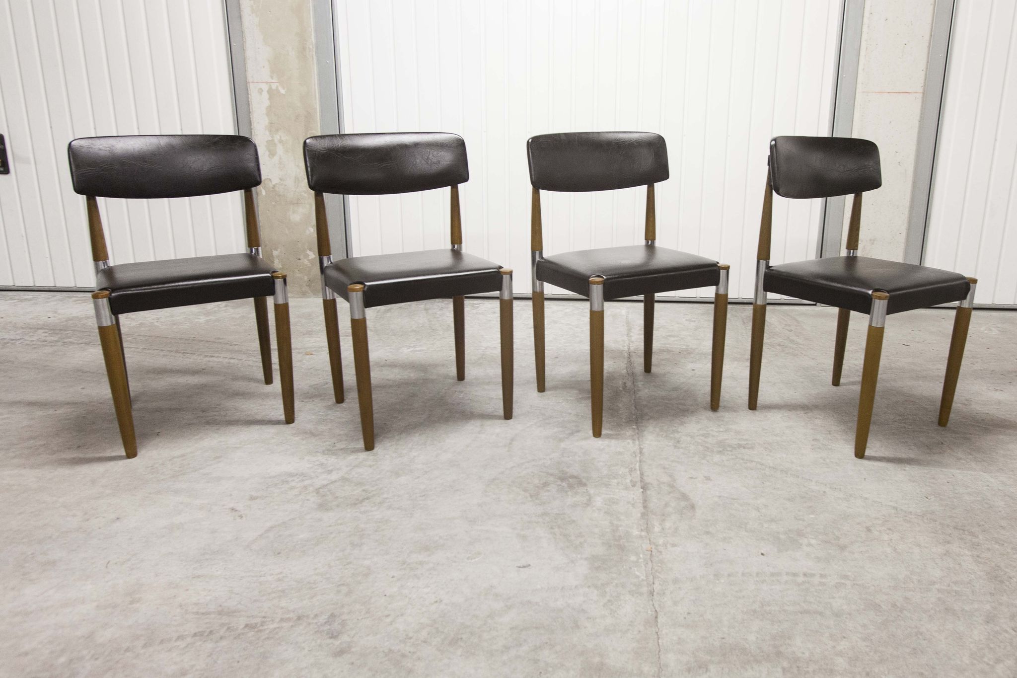 Lot of 4 Scandinavian chairs feet fused wood 60's