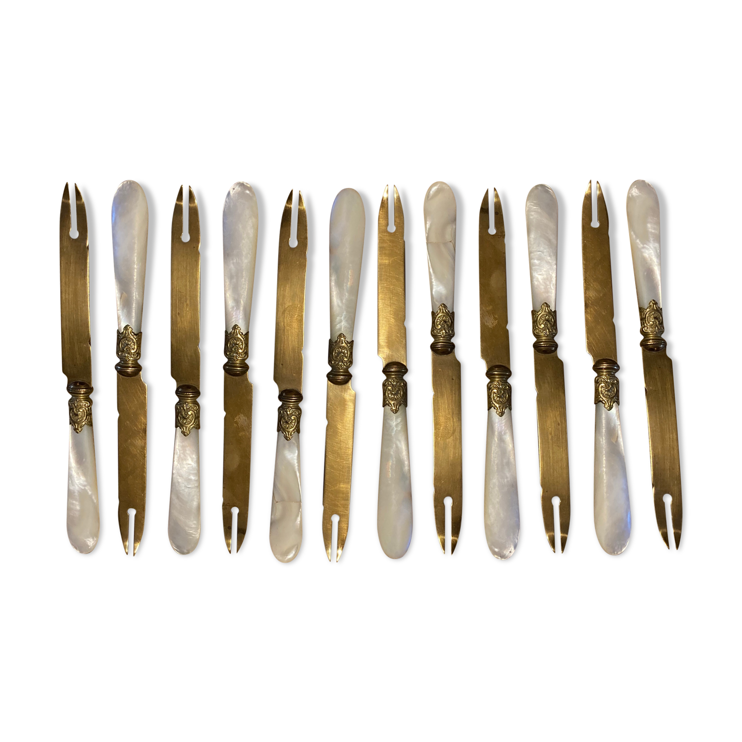 12 grapefruit knives