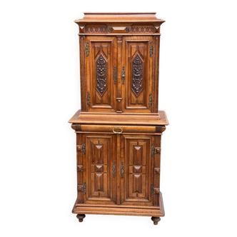 Buffet renaissance a retrait époque XVIIème en noyer sculpté 177cm