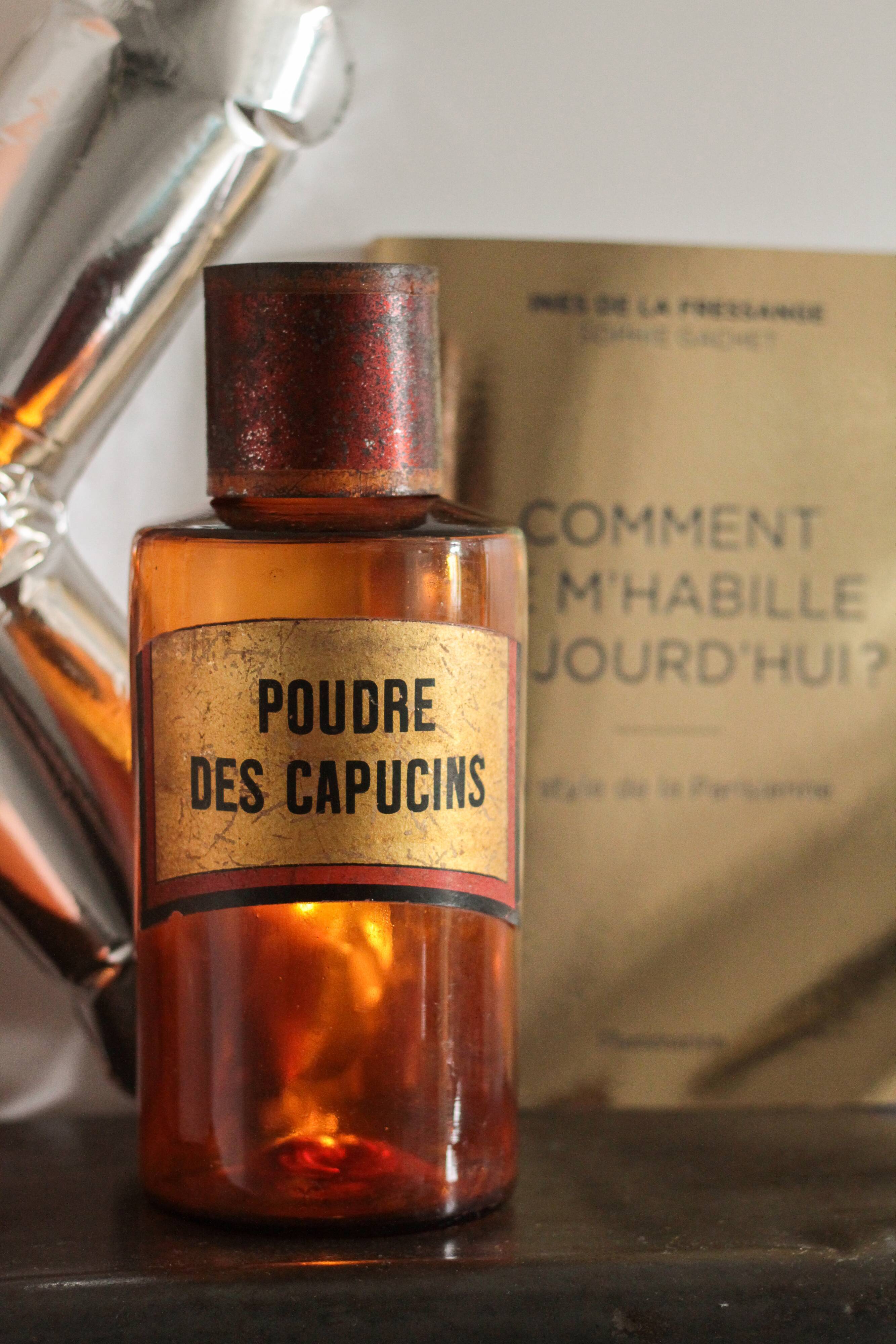 Pharmacy bottle "Poudre des capucins"