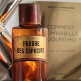 Flacon à pharmacie "Poudre des capucins"