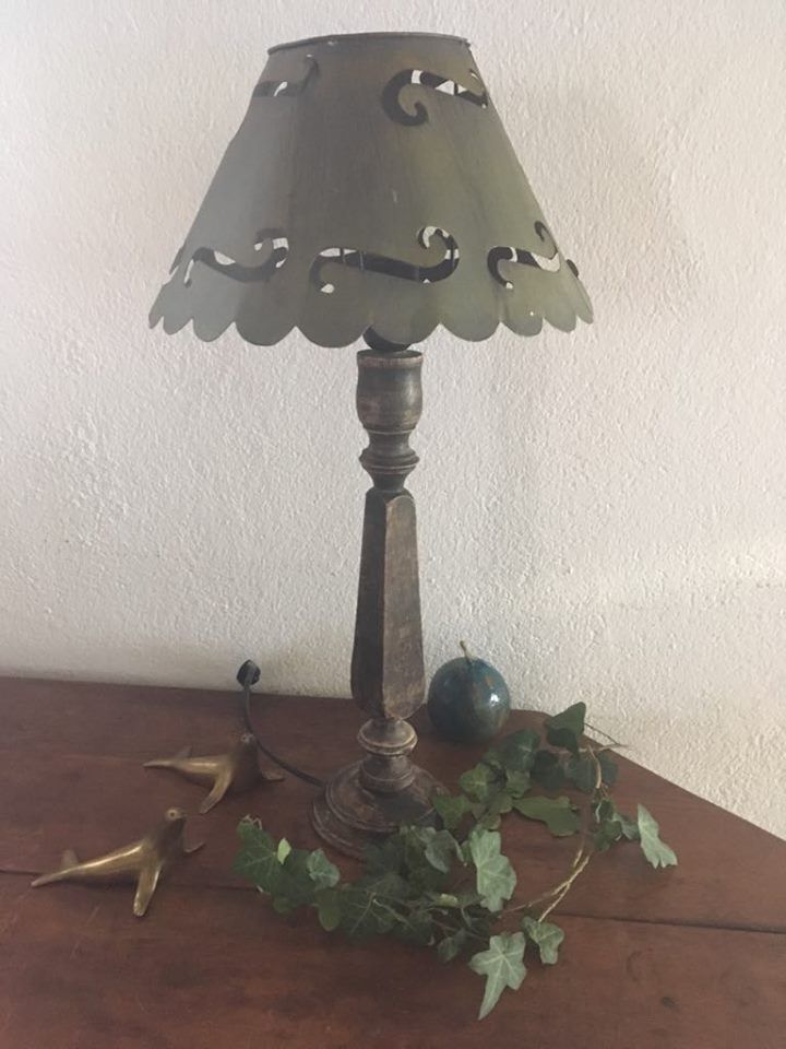Lamp in wood and metal