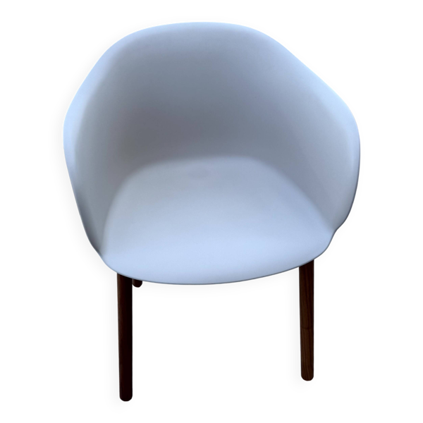 Chaise scandinave “style Elefy”, coque blanche & pieds bois – comme neuve