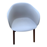 Scandinavian chair “Elefy style”, white shell & wooden legs – like new
