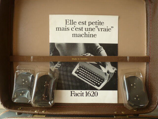 Machine à écrire et valise en cuir marron  Facit 1620 vintage