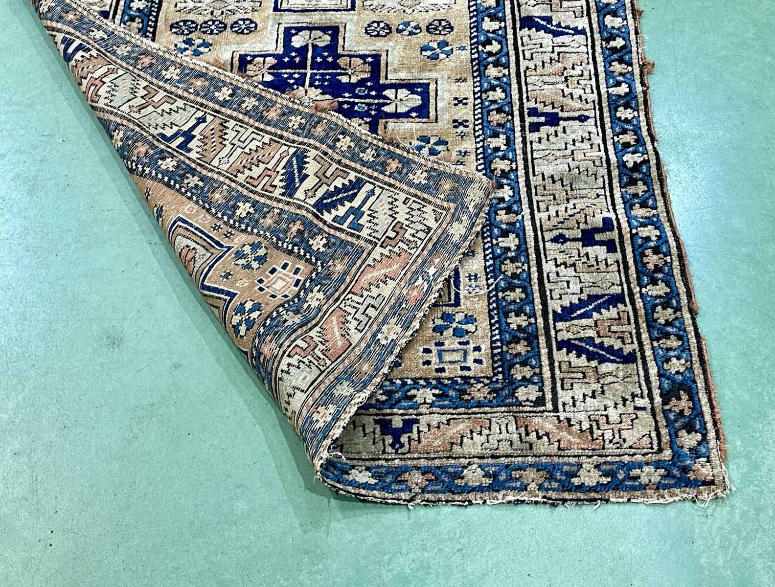 Handmade Persian Wool Rug - 1m40x1m03