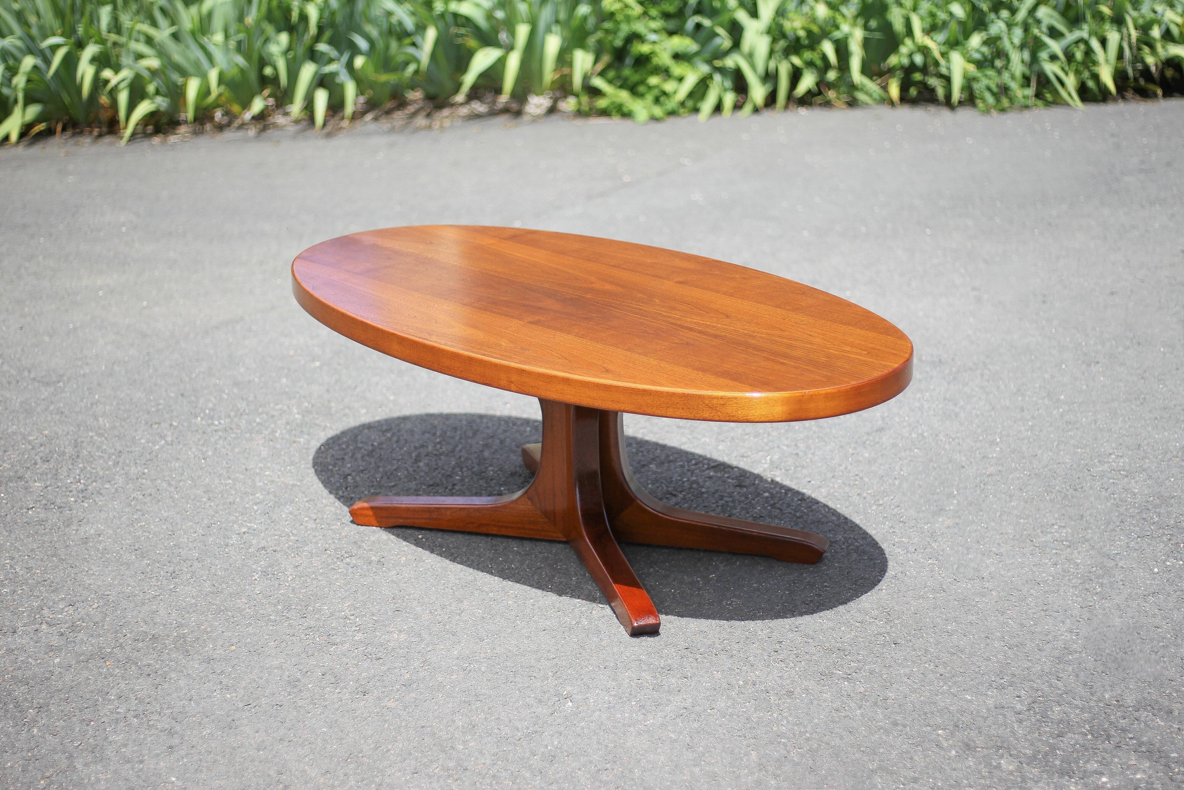 Baumann coffee table, star foot wooden table, vintage coffee table, living room table, 70's