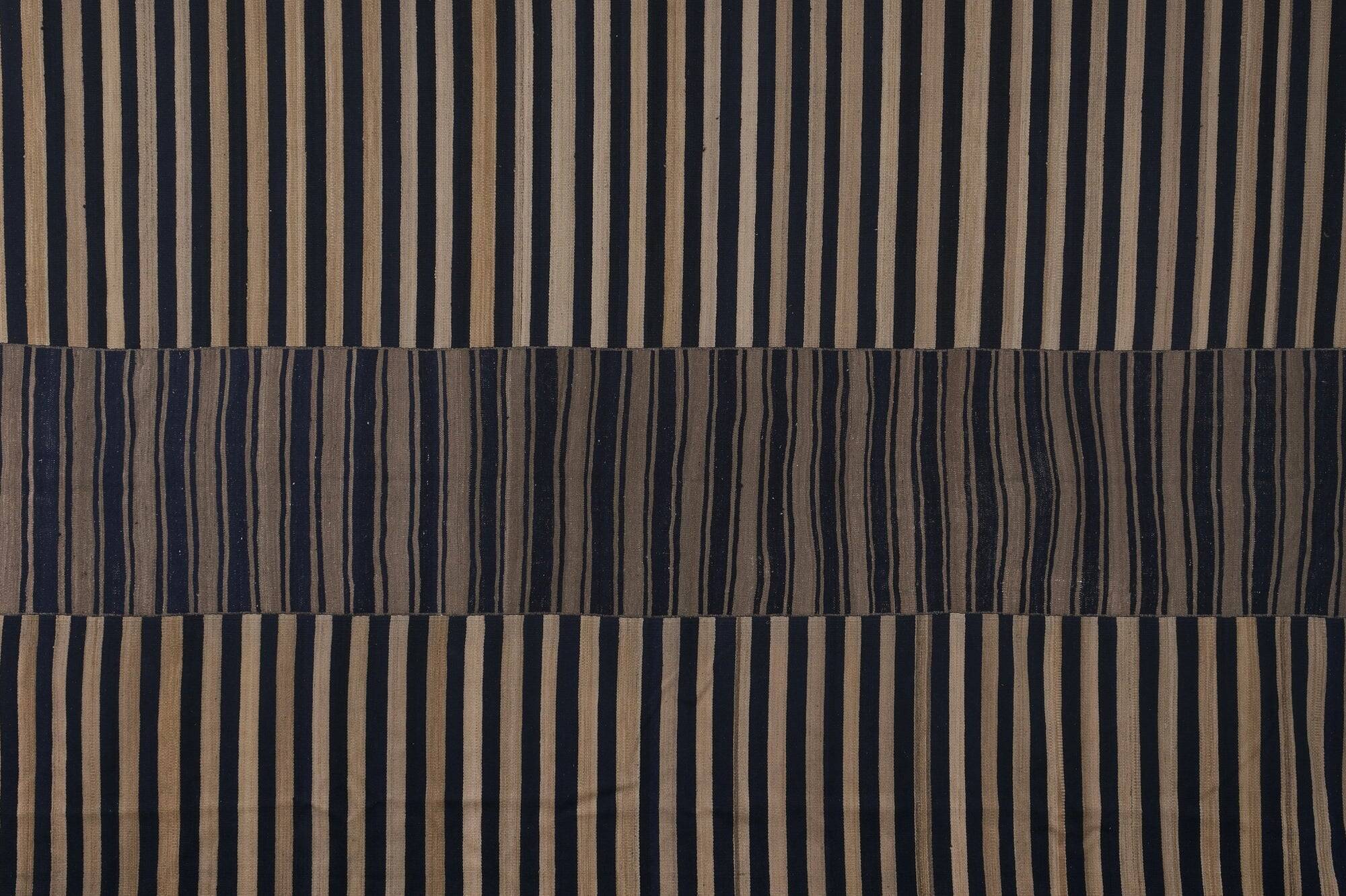 Vintage Turkish kilim, handwoven, 335x398 cm.