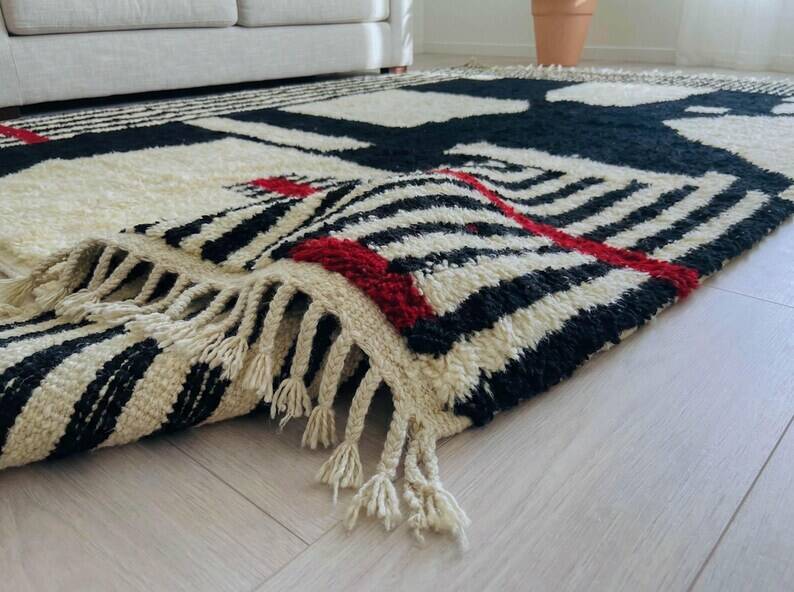 Magnificent Moroccan handmade rug 200cm x 300cm.