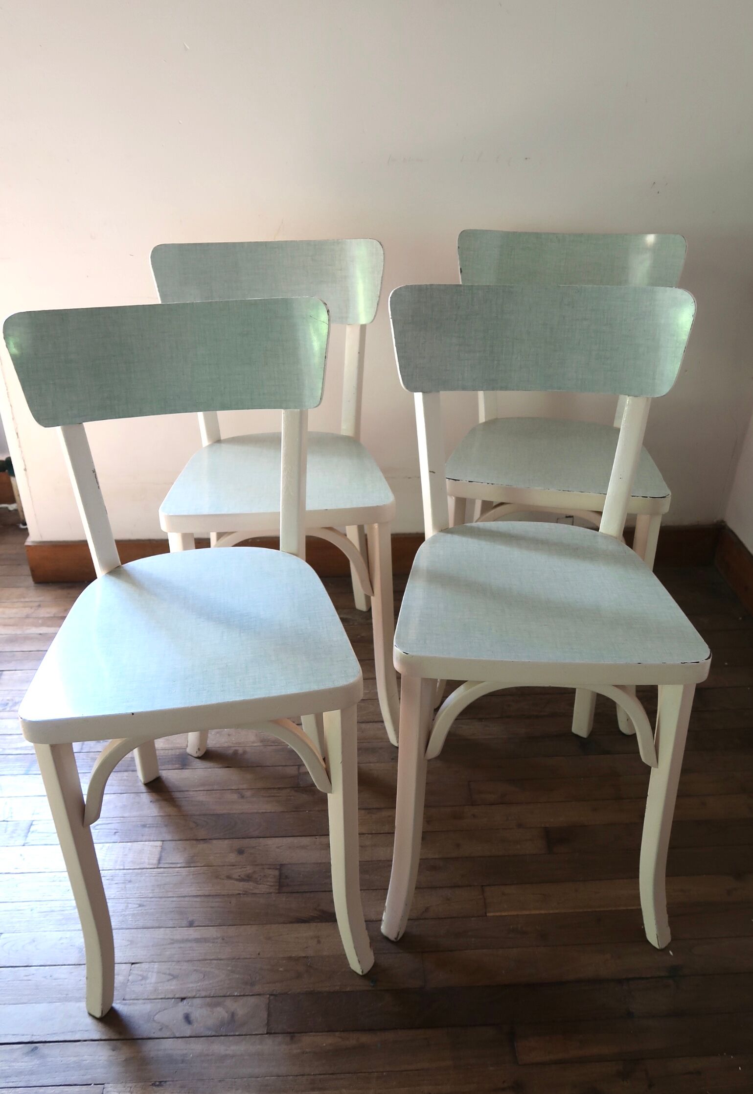 Lot de 4 chaises bistrot Baumann en bois et formica