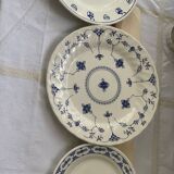 Assiette en porcelaine blanche motif bleu floral