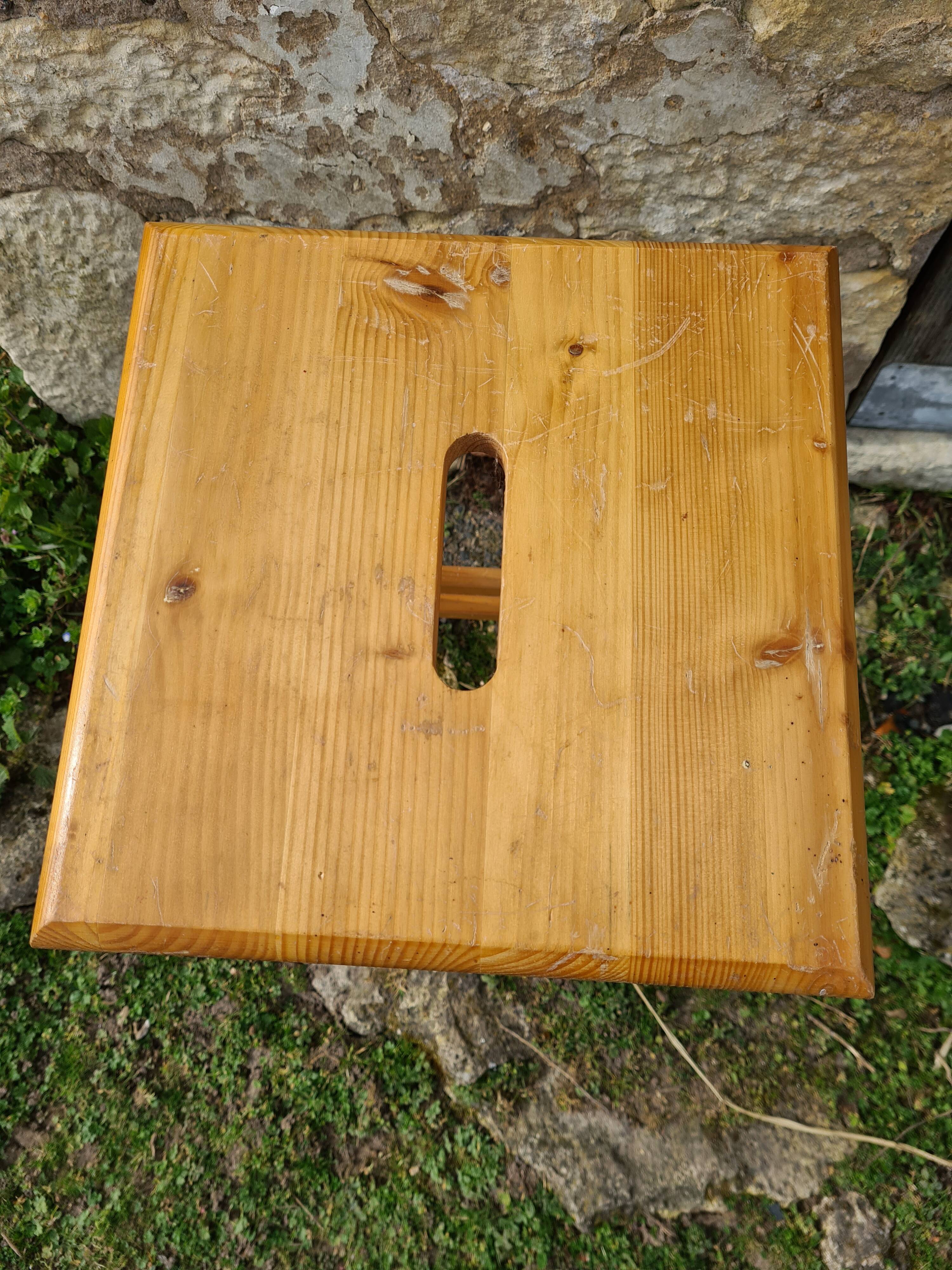 Tabouret haut en bois