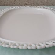 Plat en opaline blanche