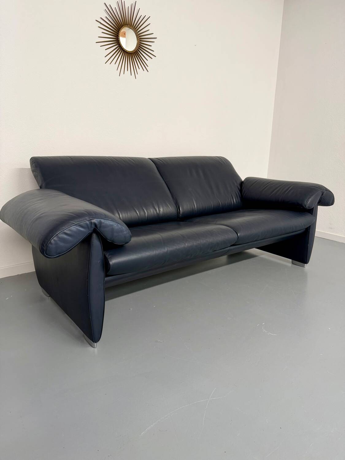 3-seater navy blue leather sofa, design by De Sede DS10, vintage 90s.