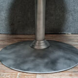 Industrial table made with an XXL road sign