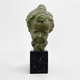 Sculpture des années 1940 sur socle en marbre par E. Patris, signée