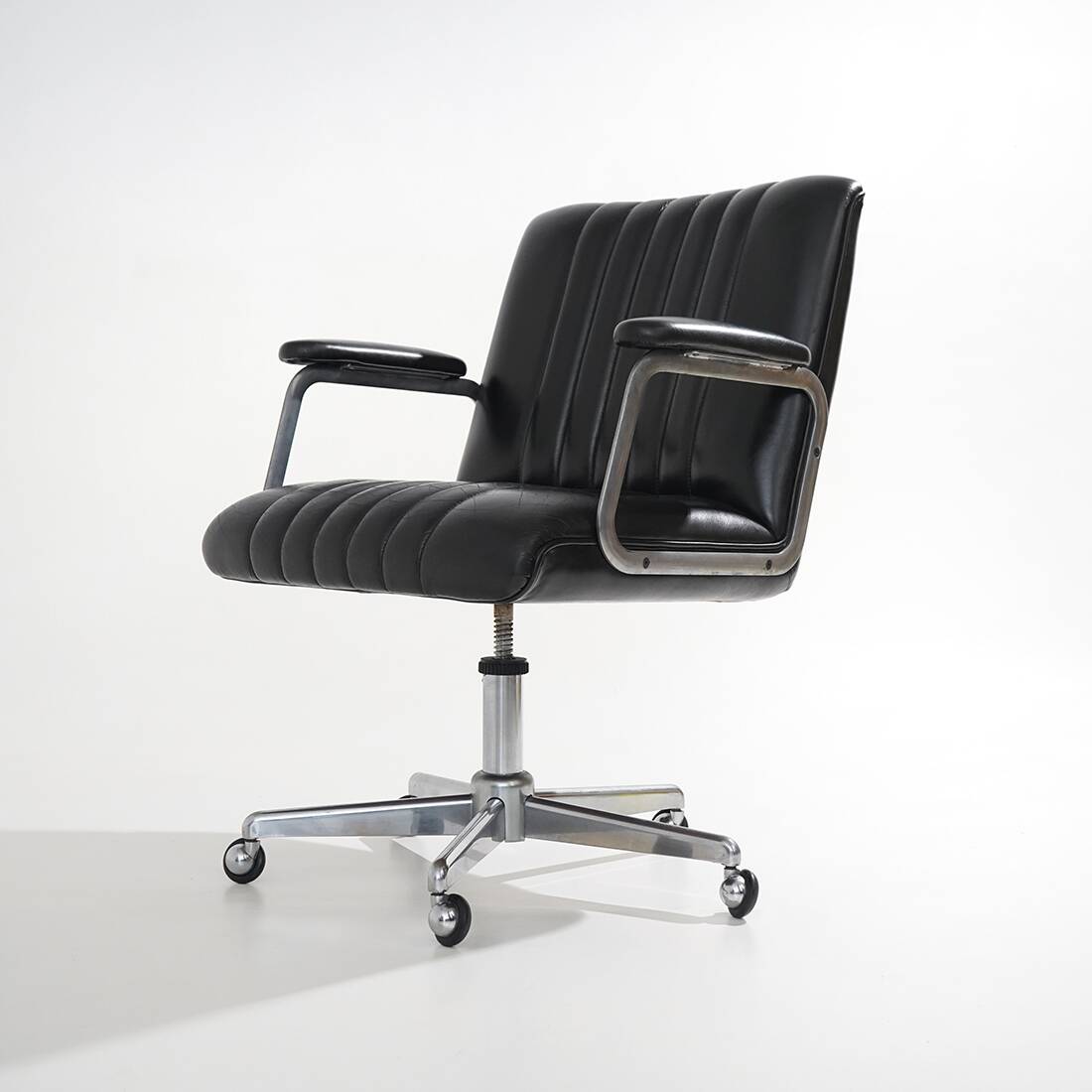 Office chair by Osvaldo Borsani for Tecno, 1960s