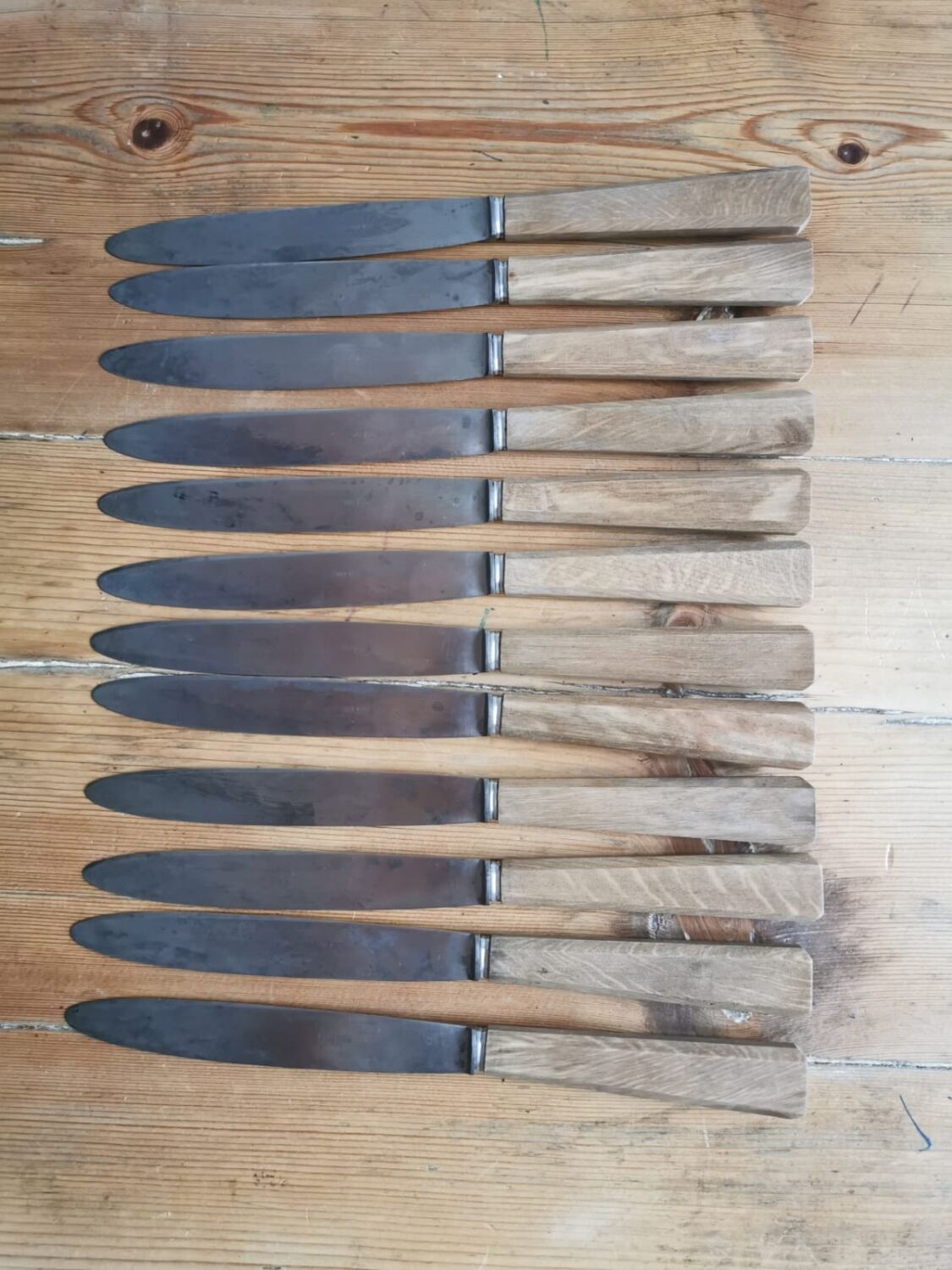 Set of 12 Bakelite knives