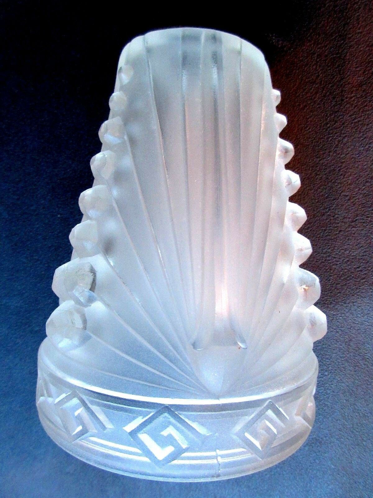 Tulip Art Deco, opaque glass by Schneider France
