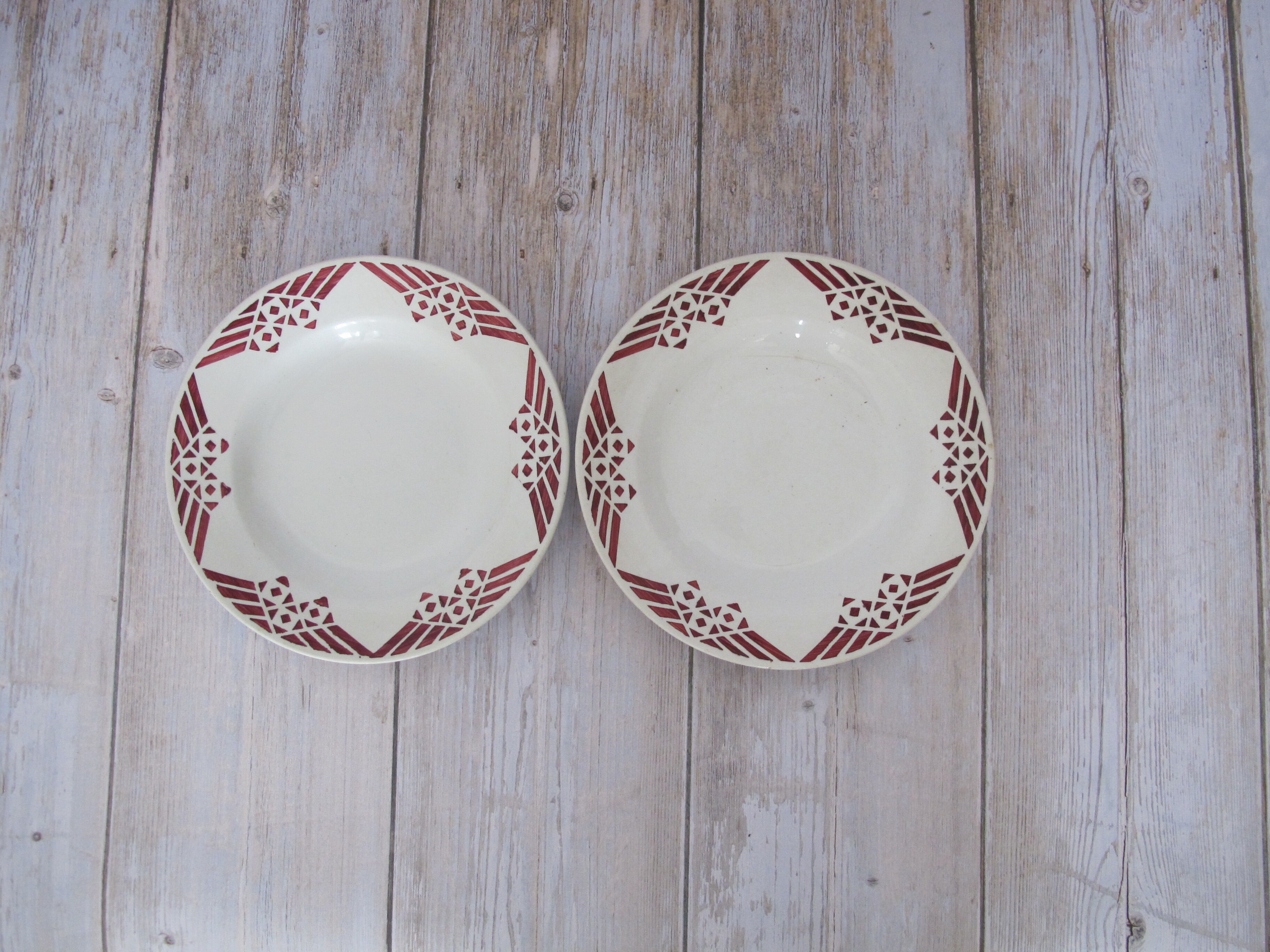 2 hollow plates made of Saint Amand earthenware